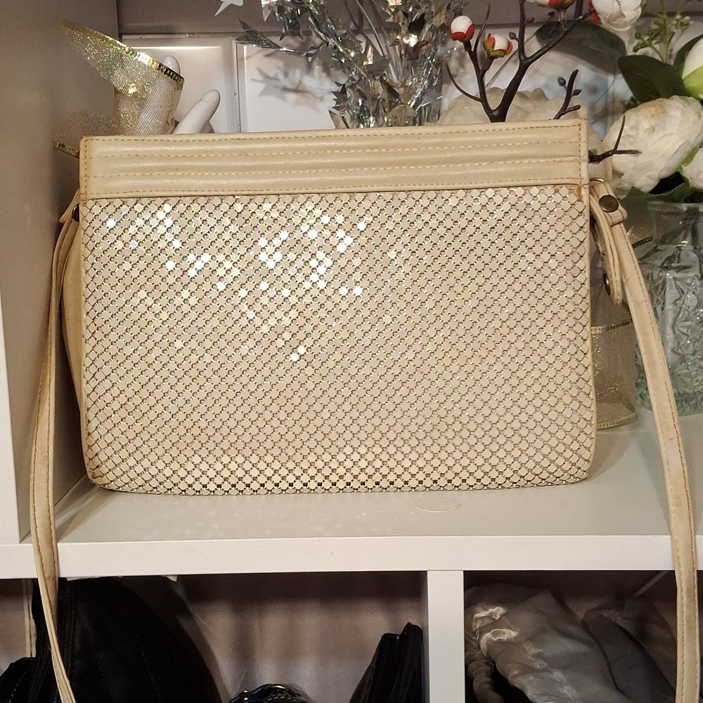 Whiting & Davis metal shoulder bag cream color.